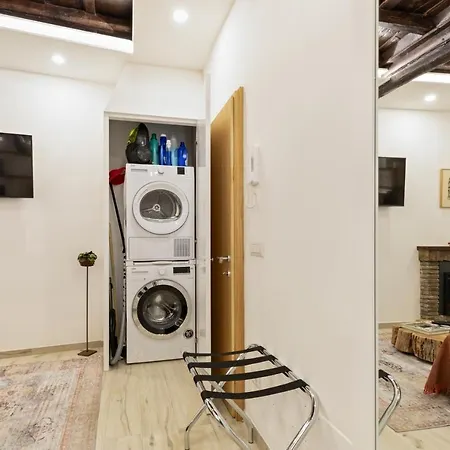 Ciancaleoni Atelier Dell'artista - Monti 아파트